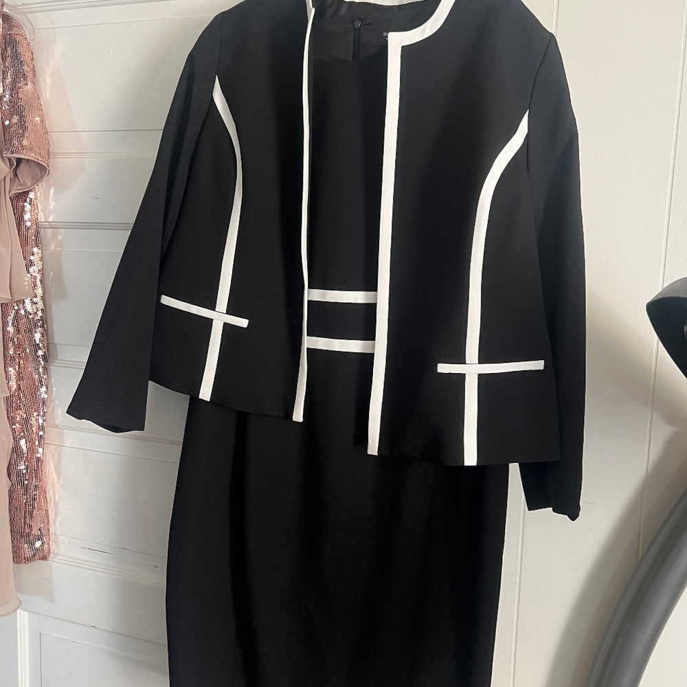 New without tags dress suit Sz 18